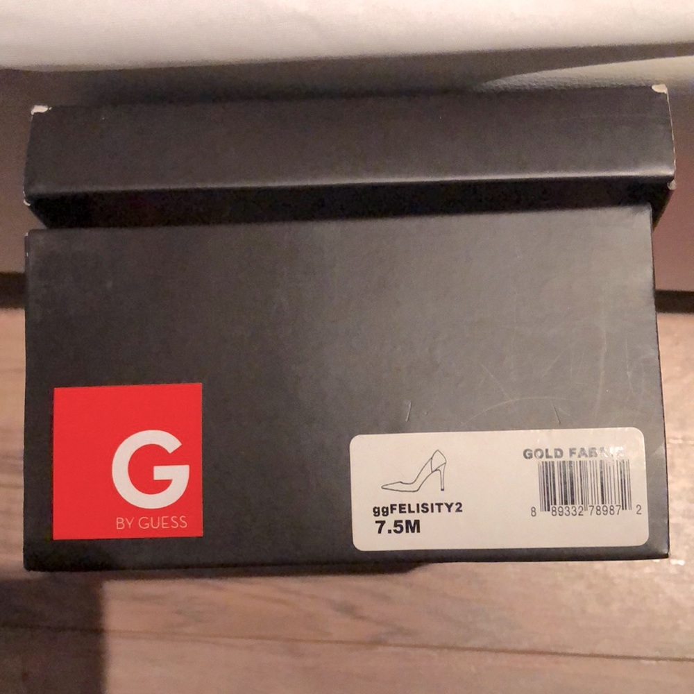 Gold fabric guess shoes